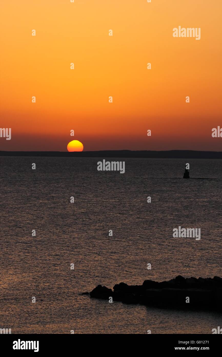 Sonnenaufgang In Agypten Uber Das Ruhige Meer Stockfotografie Alamy