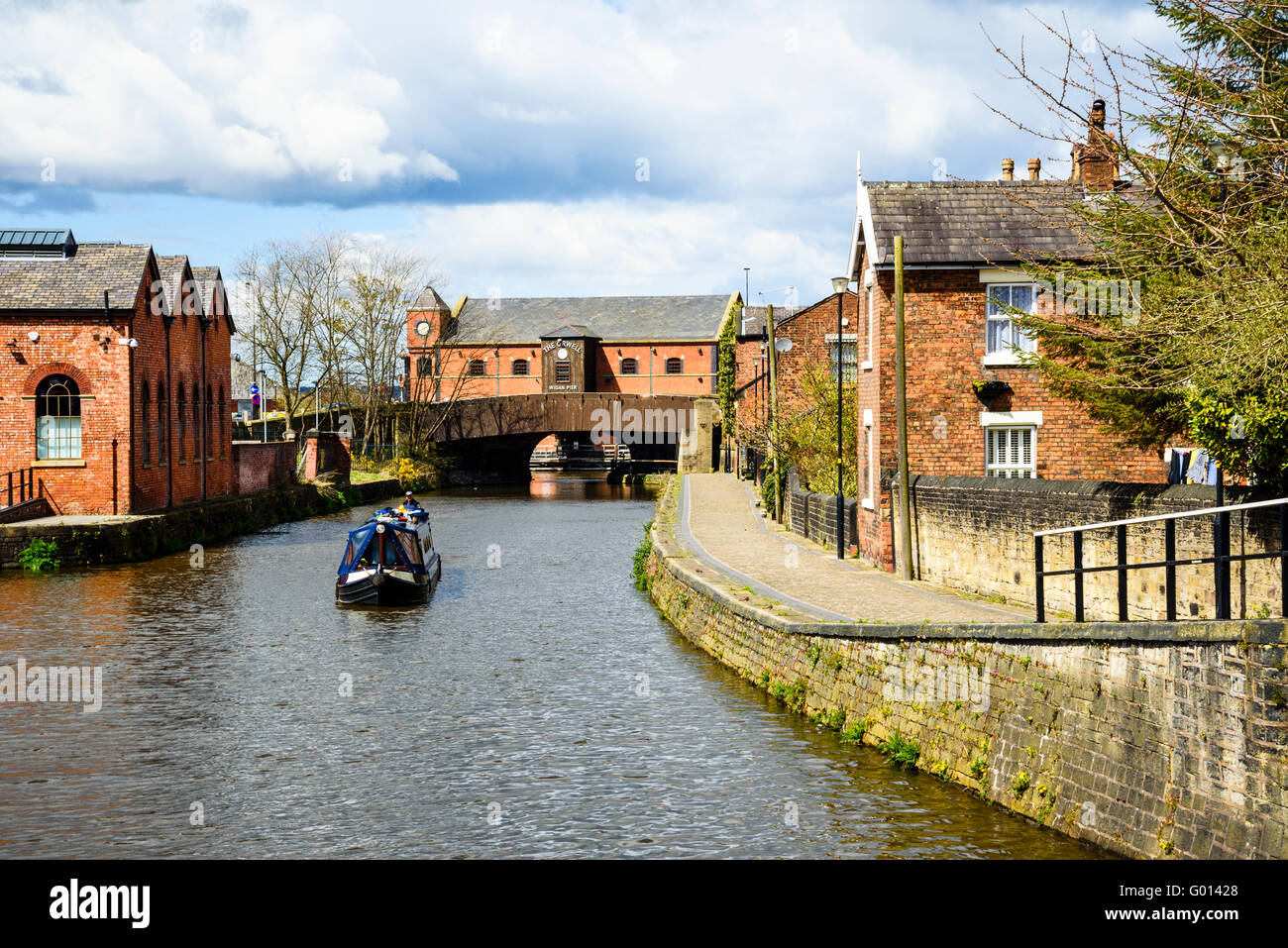 Narrowboat über Leeds und Liverpool Canal in Wigan größere Manchester UK Stockfoto