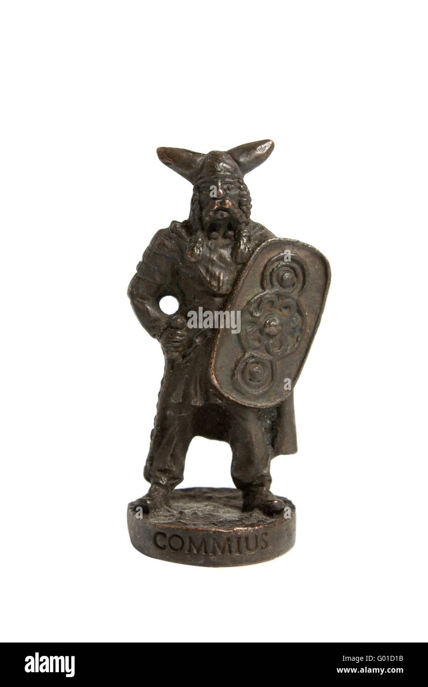 Metall Figur des alten Kriegers isoliert auf weiss Stockfoto
