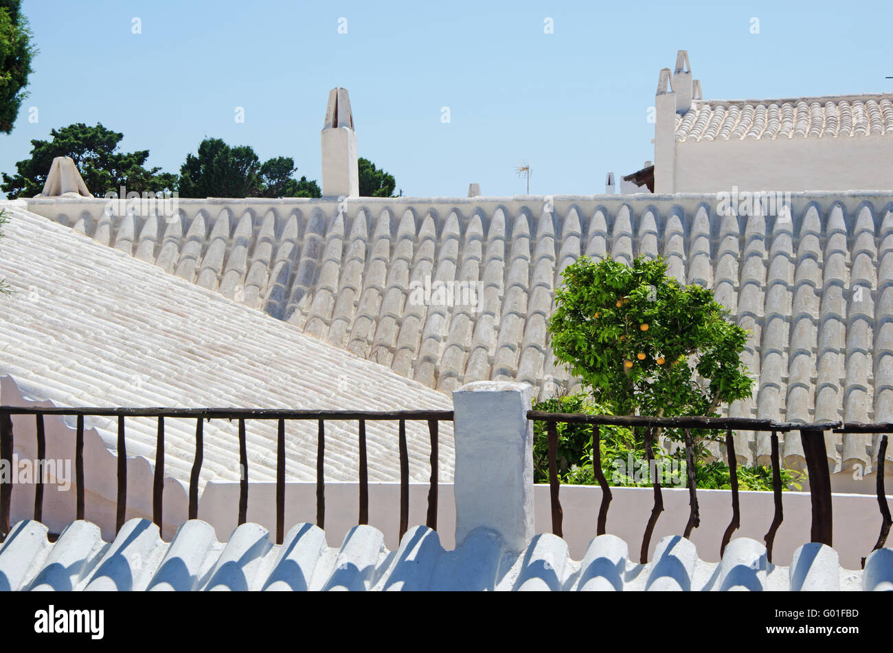 Menorca, Balearen, Spanien, Europa: den weissen Dächer von Binibeca Vell, ein Dorf, das von der spanischen Architekten Antonio Sintes 1972 entworfen Stockfoto