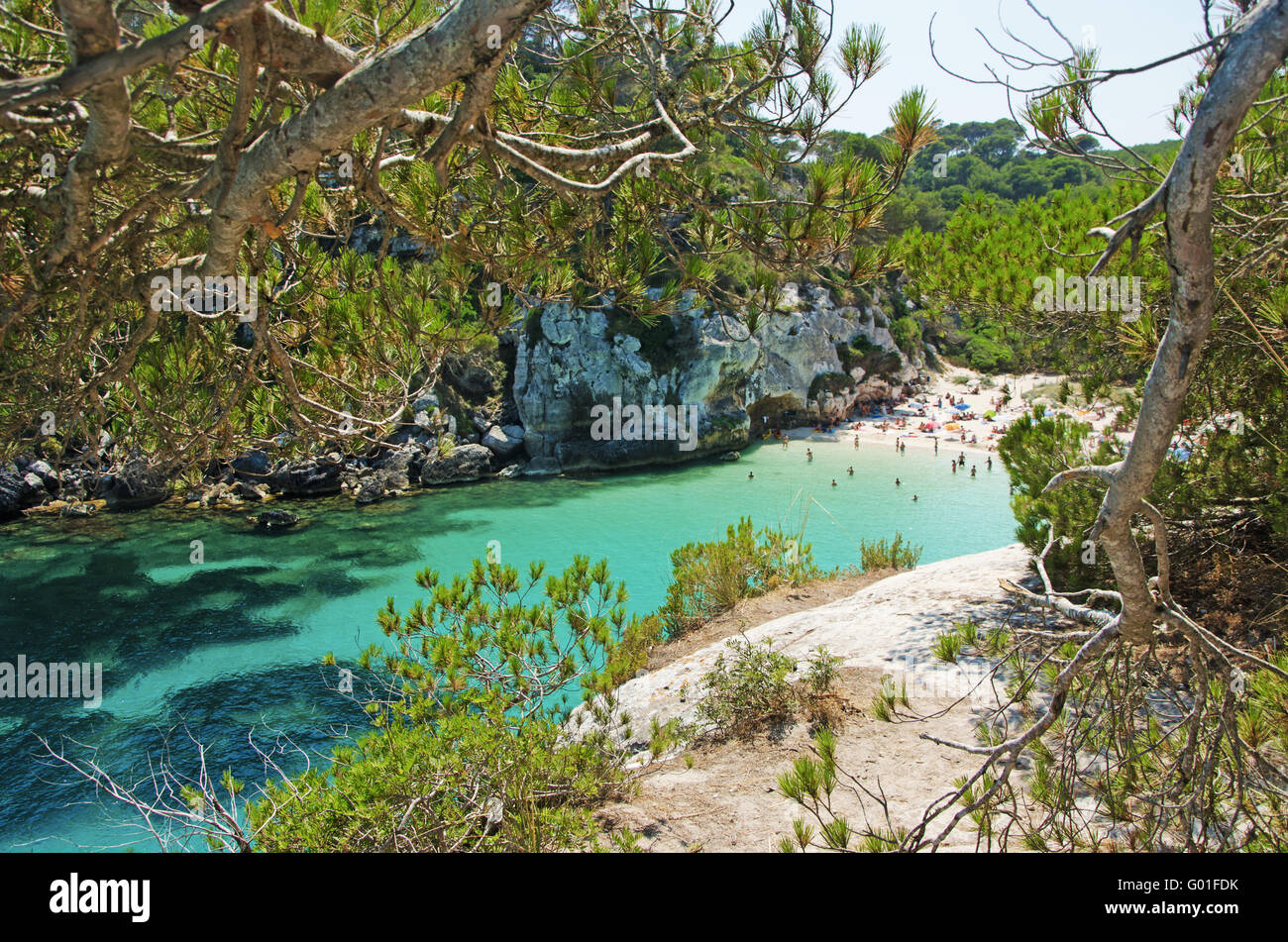 Menorca, Balearen, Spanien: Der kleine Strand von Cala Macarelleta in einer Bucht im Südwesten der Insel, natürlichen Gegend von besonderem Interesse Stockfoto