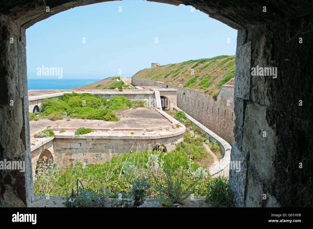 Menorca: Ansicht von Fortaleza de La Mola, die Festung von Isabel II, eine militärische Komplex auf der Halbinsel La Mola, am Eingang der Hafen von Mahon Stockfoto