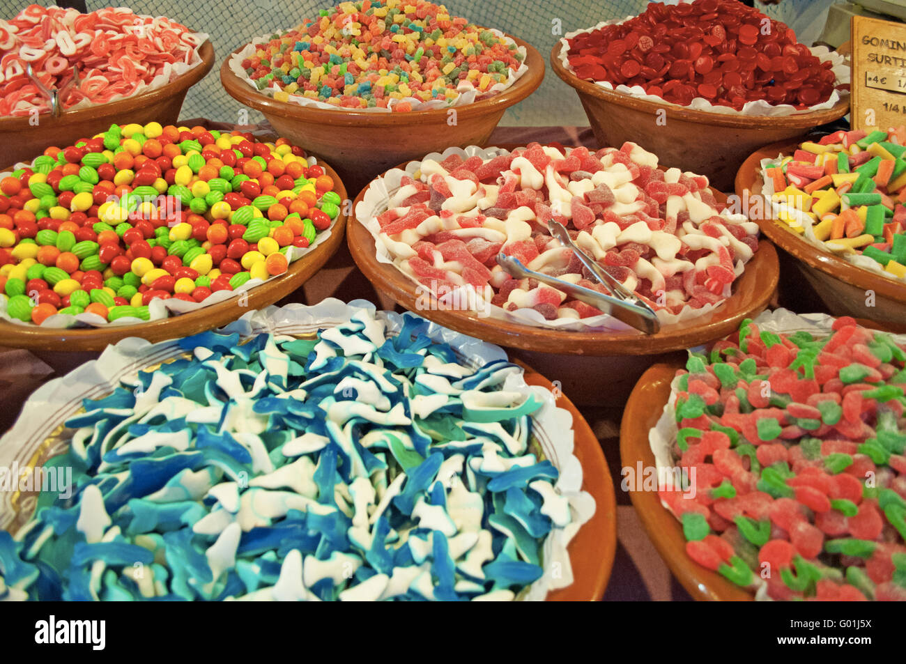 Menorca, Balearen, Spanien, Europa: Lakritz, Bonbons und Süßigkeiten an der traditionellen Juli Messe in Mahon Stockfoto