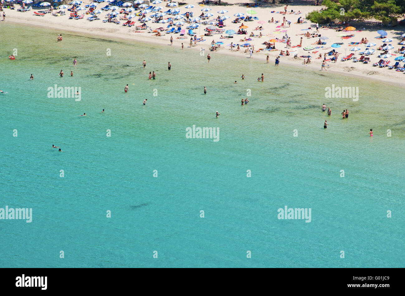 Menorca, Balearen, Spanien: Panoramablick auf Cala Galdana Strand, bekannt als die Königin der Calas Stockfoto