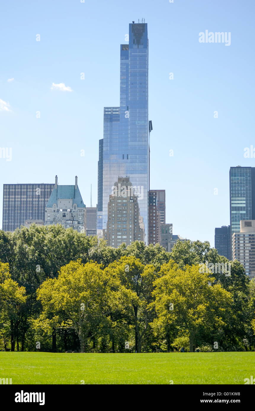 Blick aus dem Central Park Rasen an Schafe weiden Stockfoto