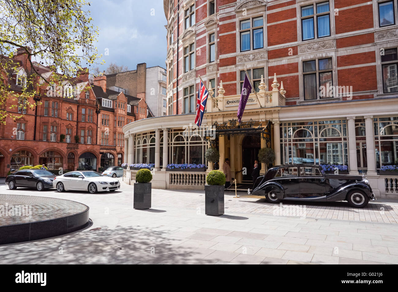 The Connaught Hotel in Mayfair, Außenansicht, Eingang, London England Großbritannien Stockfoto