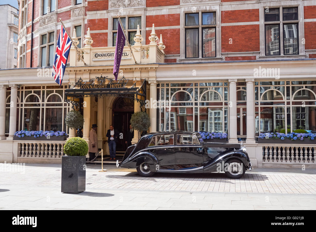 The Connaught Hotel in Mayfair, Außenansicht, Eingang, London England Großbritannien Stockfoto