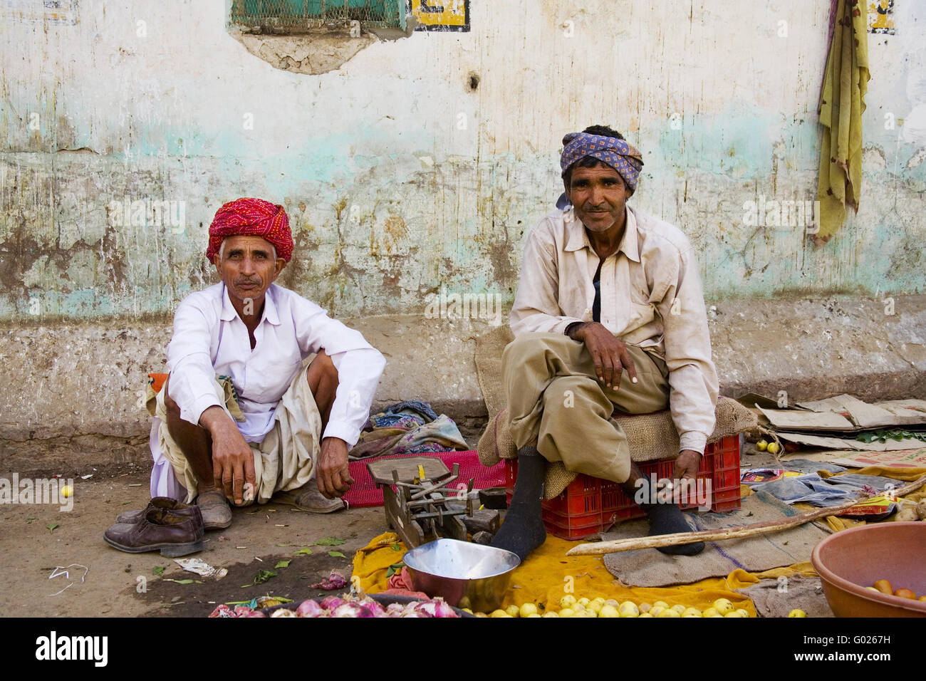 Indianer auf einem Gemüsemarkt, Nordindien, Indien, Asien Stockfoto