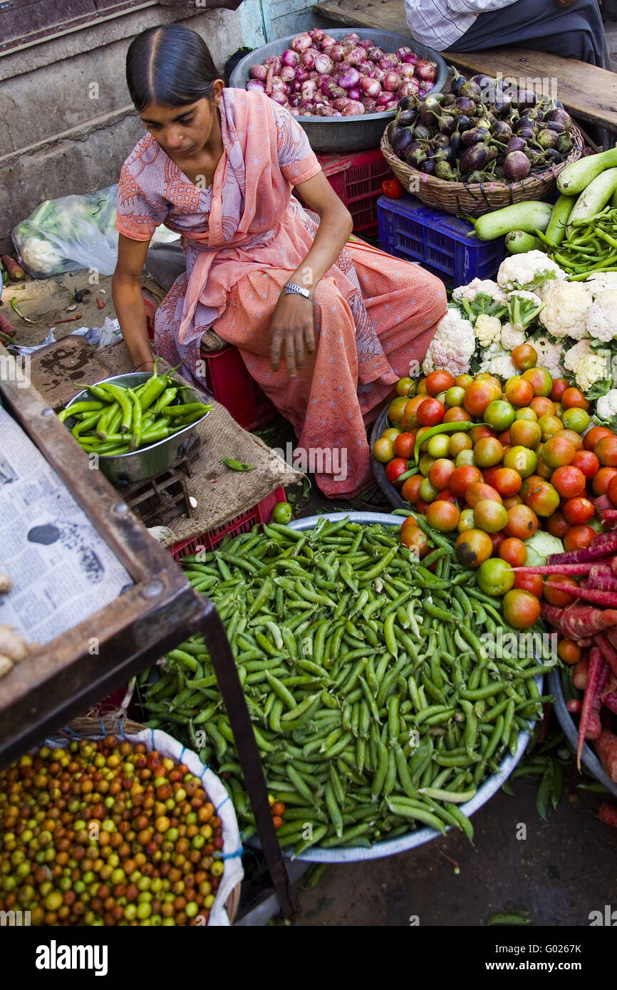 Indianer auf einem Gemüsemarkt, Northindia, Indien, Asien Stockfoto