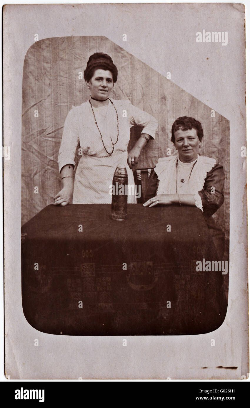Frau mit einer Thermoskanne, historische Fotografie, um 1910 Stockfoto