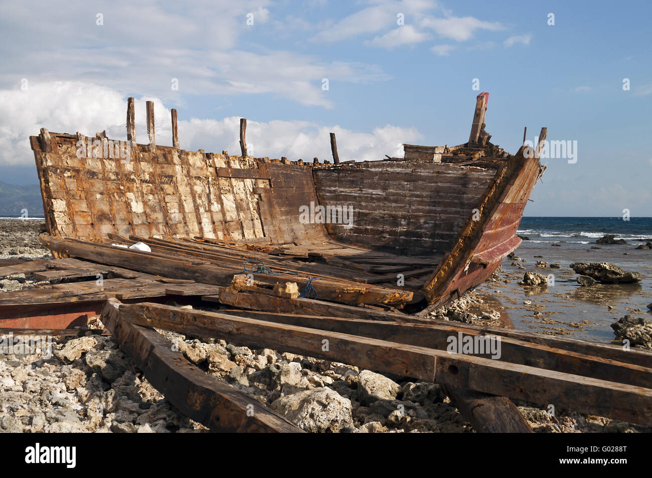 Schiffbruch und ausführlich in einer Zeit der Ebbe Küste Stockfoto