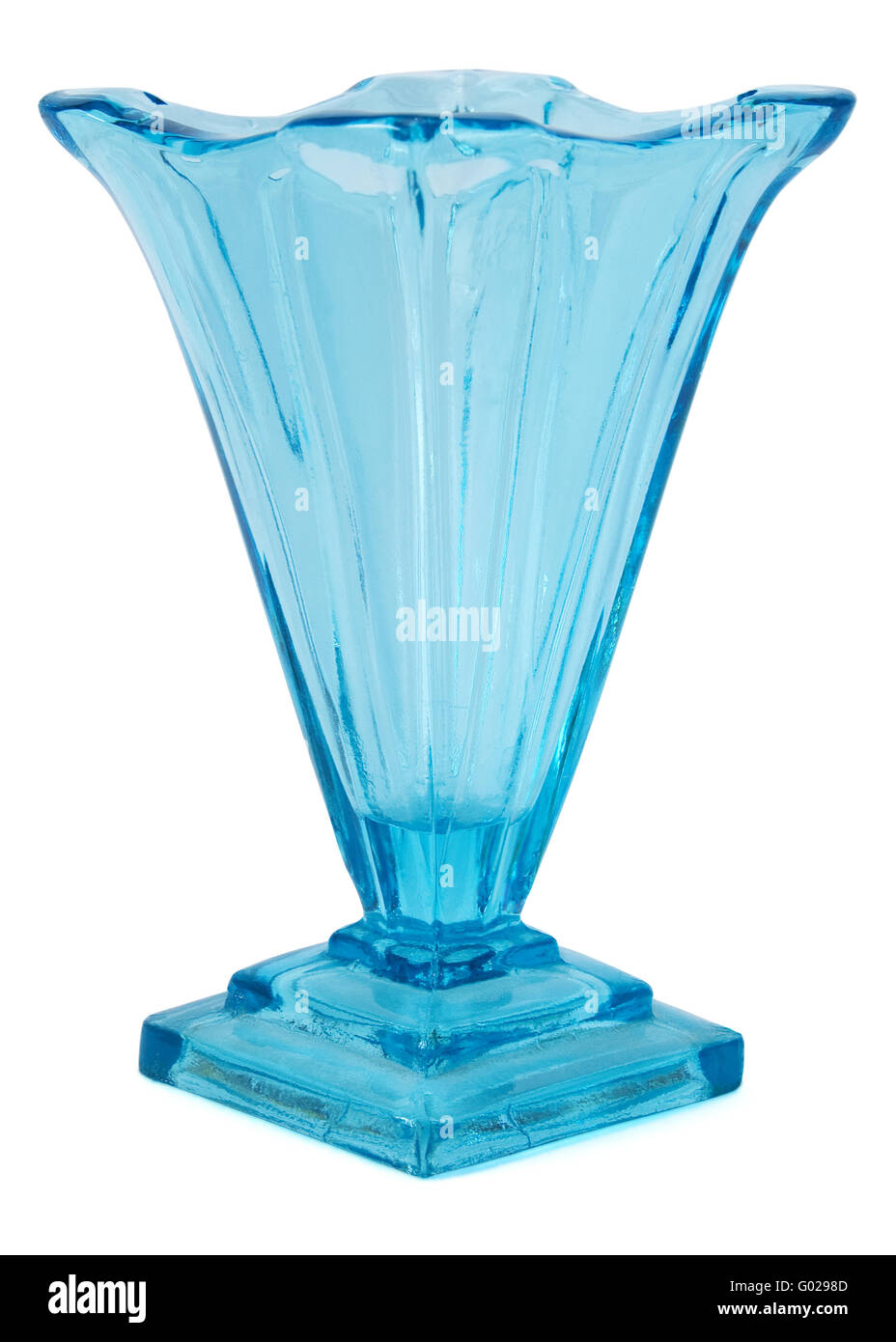 Blaue Glas-Vase auf dem weißen Hintergrund isoliert Stockfoto