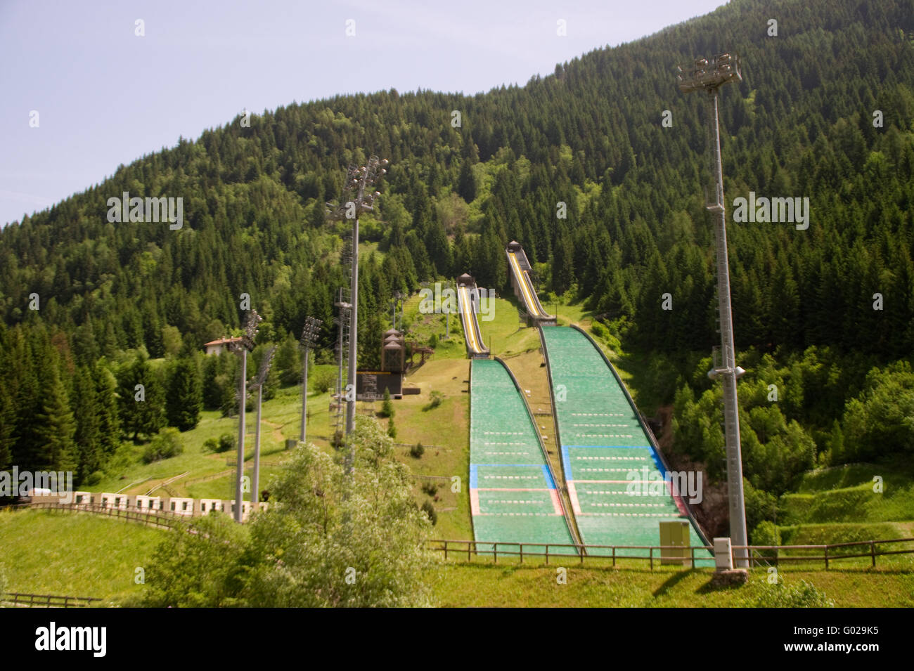 Ski Jump Hills Sommerarena Stockfoto