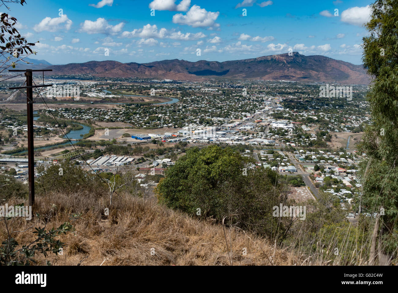 Ansicht von Townsville in Queensland von Mt Stuart Lookout. Stockfoto