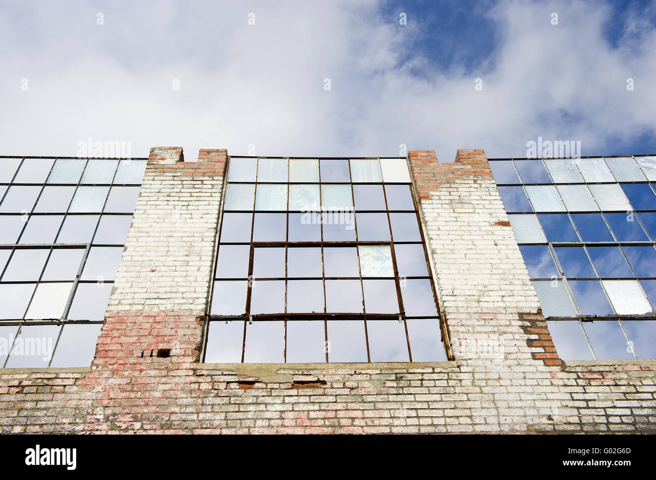 Verschlechterung der Altbau mit Himmel Stockfoto