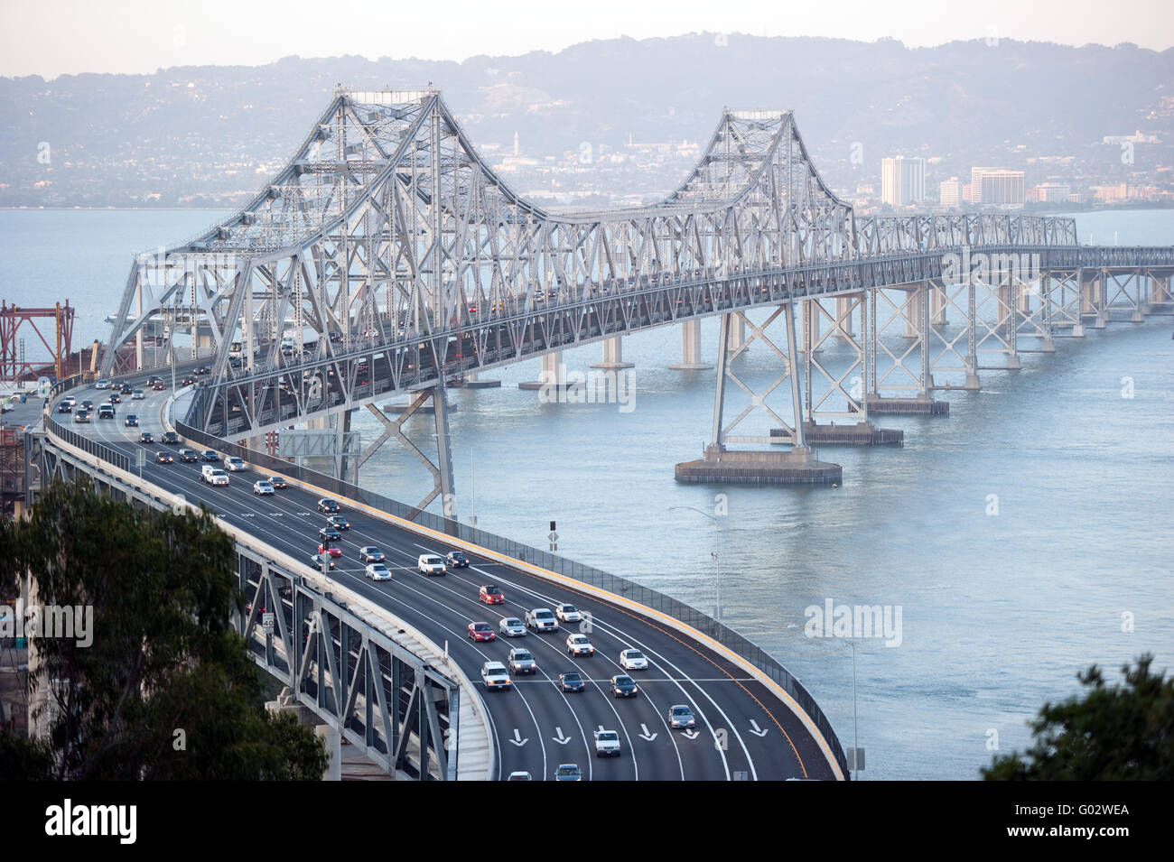 fahren in der s-Kurve von der San Francisco Bucht-Brücke Stockfoto