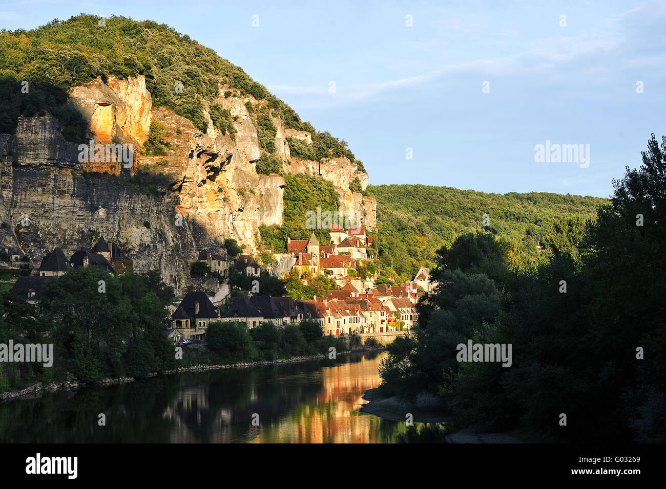 La Roque-Gageac am Fluss Dordogne, Frankreich Stockfoto