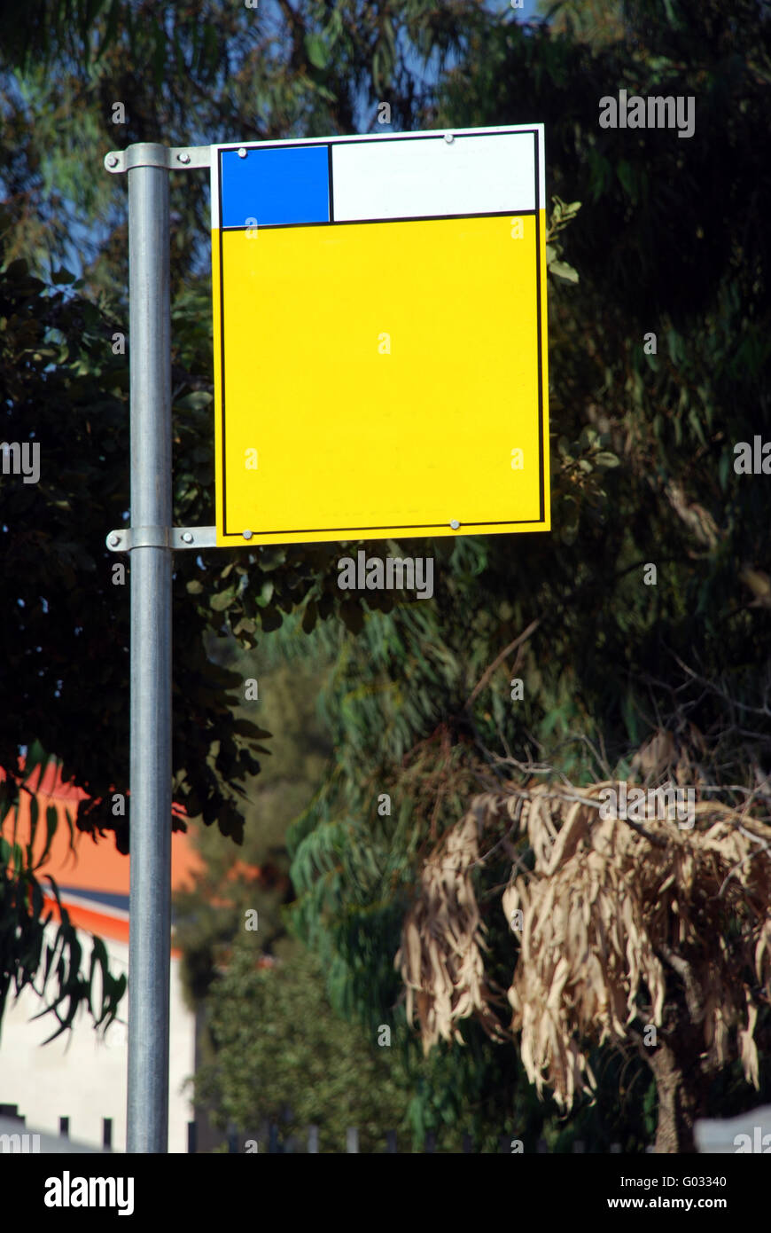 Leere gelben Bus Schild mit einer Kopie-Fläche Stockfoto