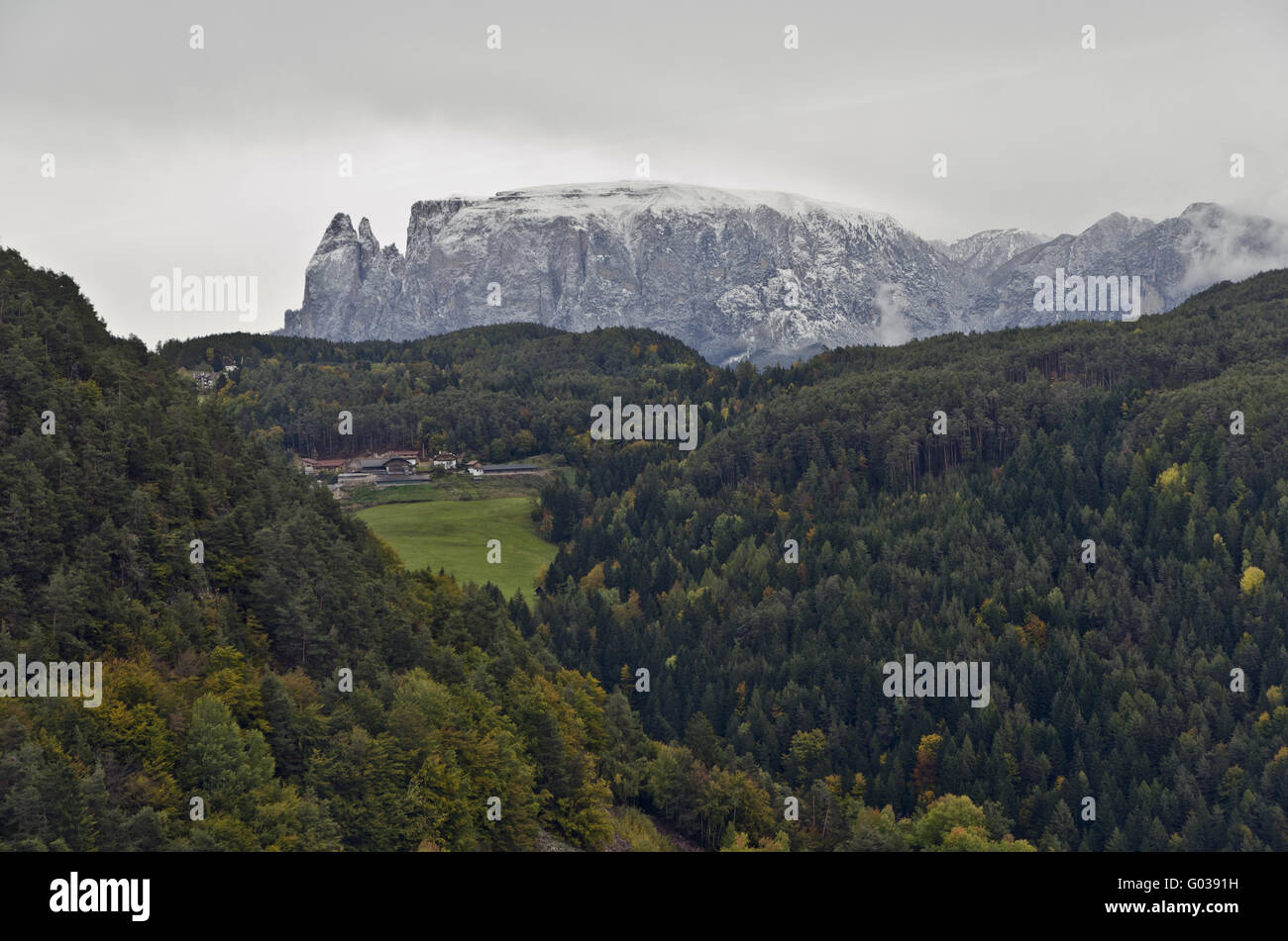 Ther Schlern Berg in den Dolomiten Stockfoto