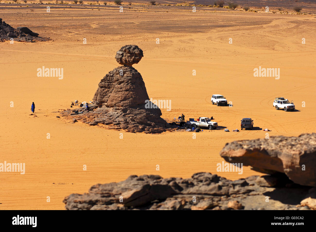 Campingplatz von einer Expedition in den Bergen Acacus Stockfoto