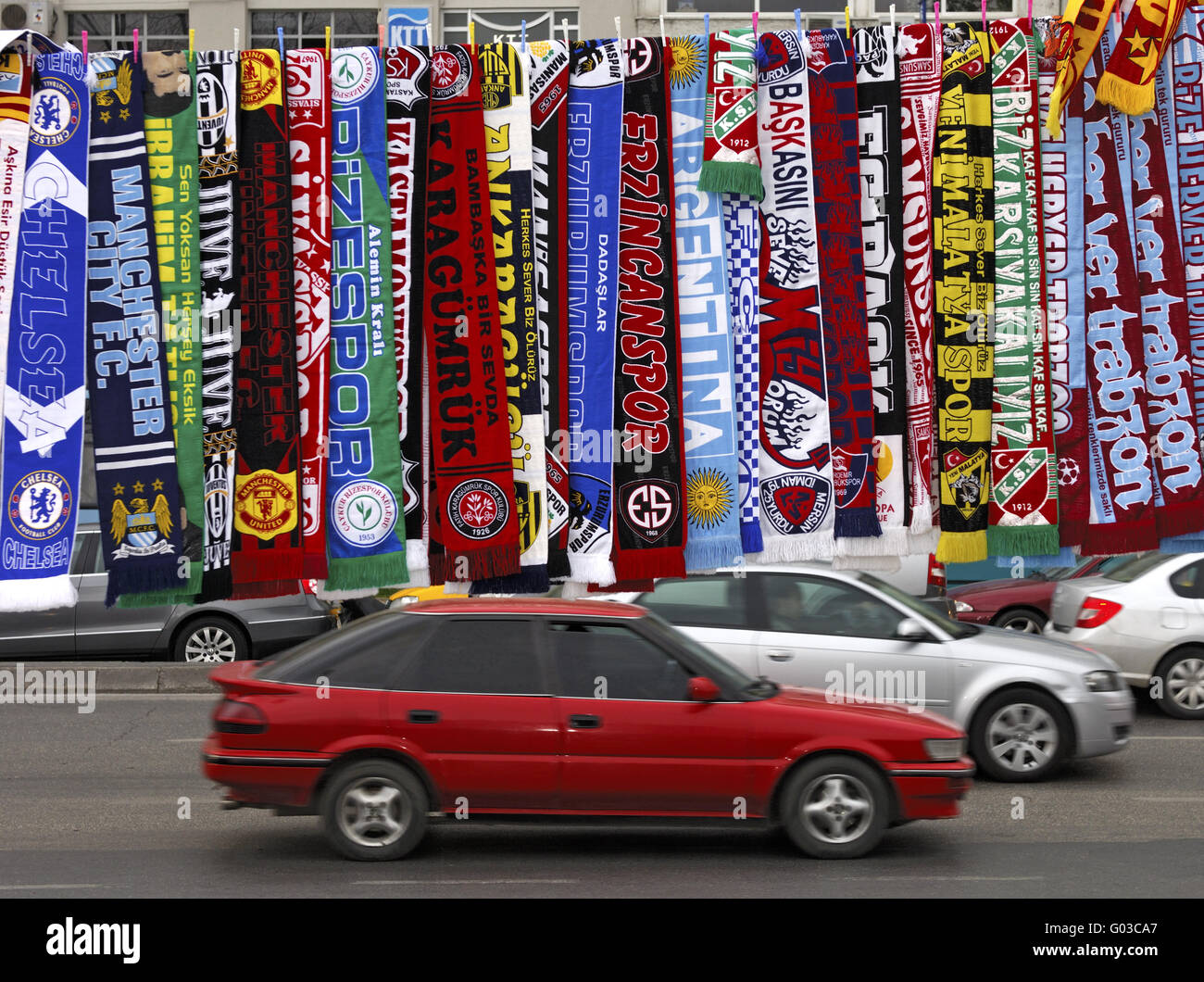 Marktstand Fußball Fanartikel, Istanbul, Tur Stockfoto