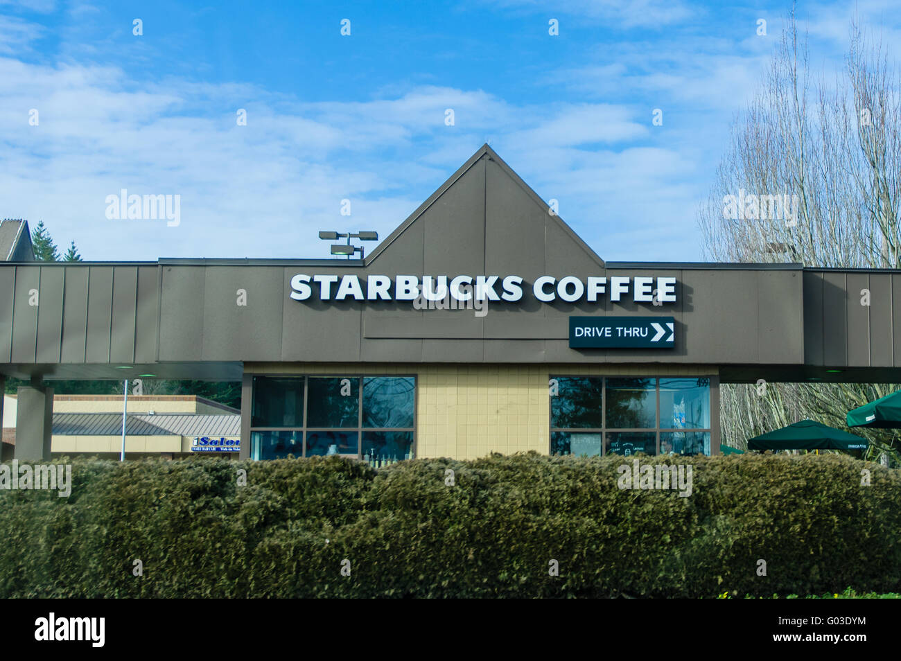 Melden Sie auf Kaffee von Starbucks Café am Glisan in Portland, Oregon Stockfoto