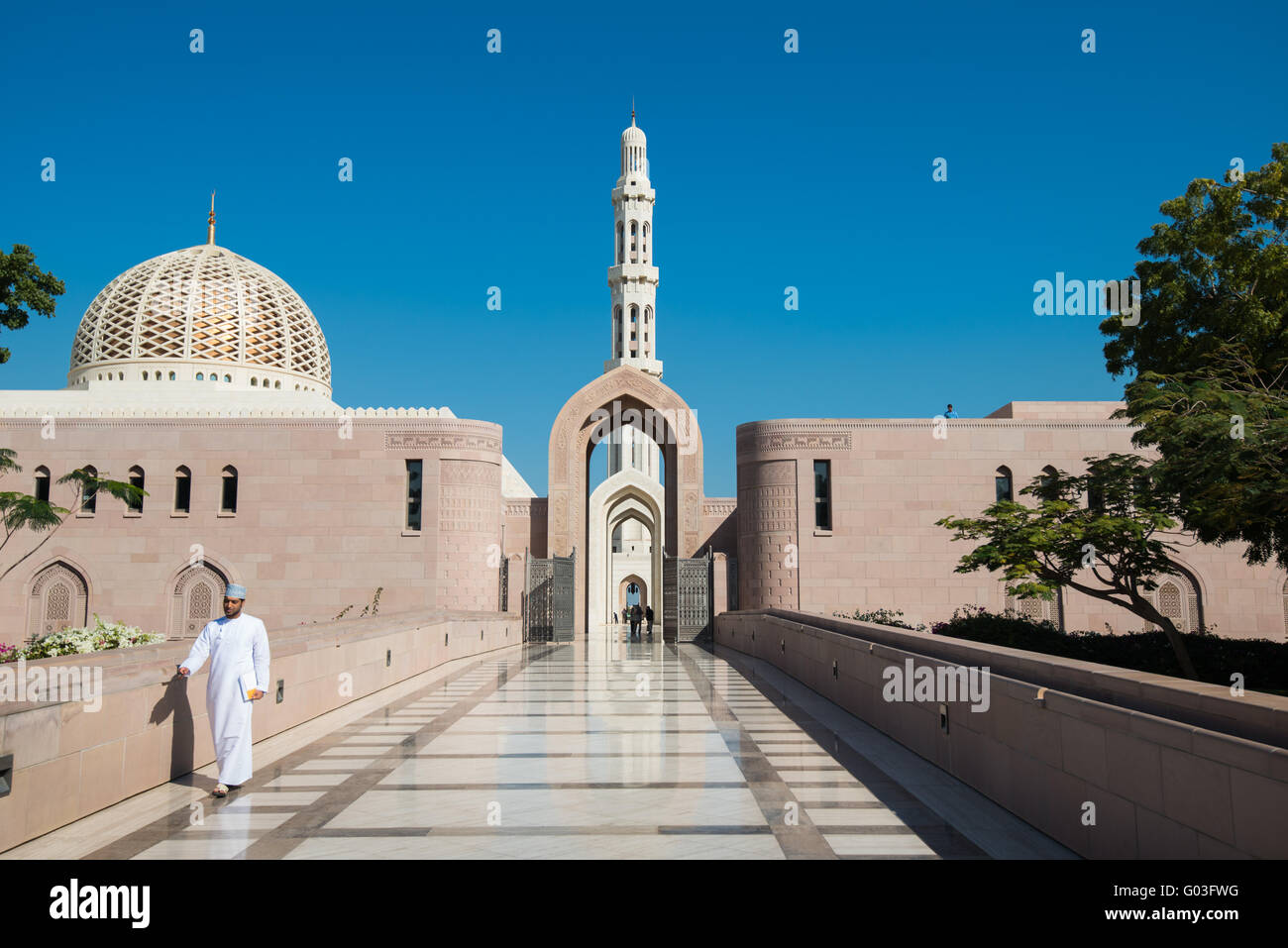 Omanische Mann am Sultan Qaboos Moschee in Maskat. Stockfoto