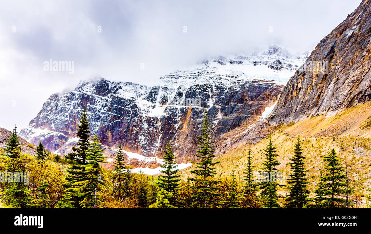 Mount Edith Cavell im schönen Jasper National Park in der mächtigen kanadischen Rocky Mountains Alberta Stockfoto