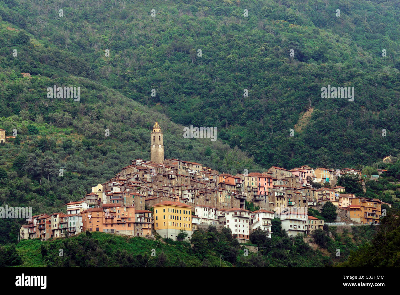 Panorama der Stadt Castel Vittorio in Ligurien Italien Stockfoto