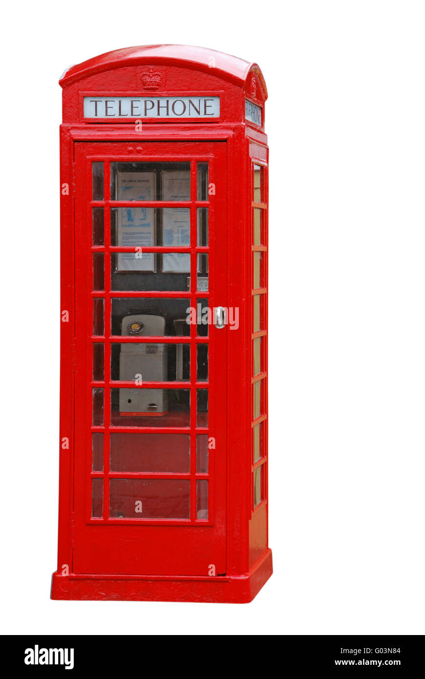 typische rote britische Telefonzelle isoliert auf weißem Hintergrund Stockfoto