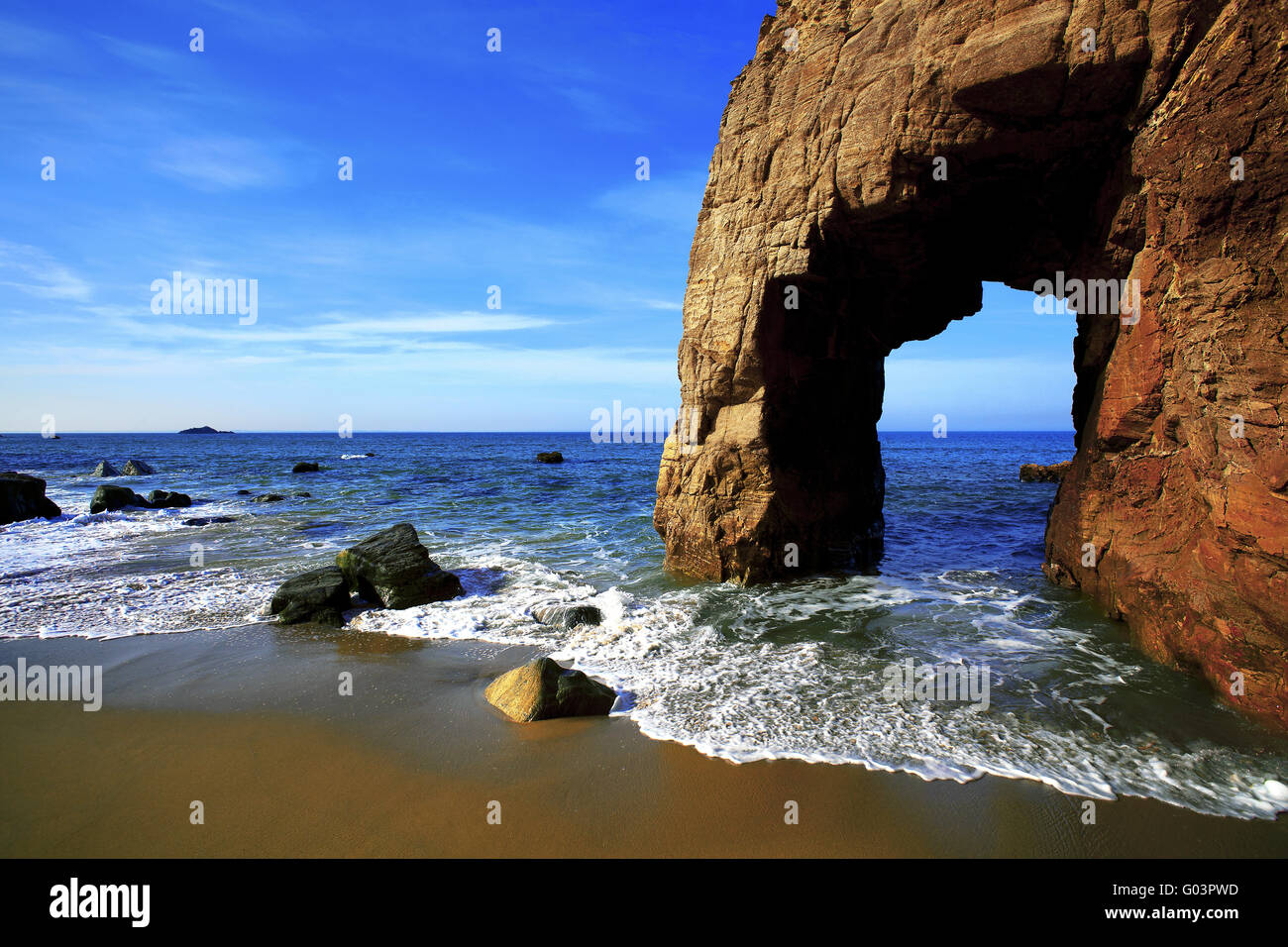 Tor der Felsen am Strand, Quiberon, Bretagne, Frankreich Stockfoto