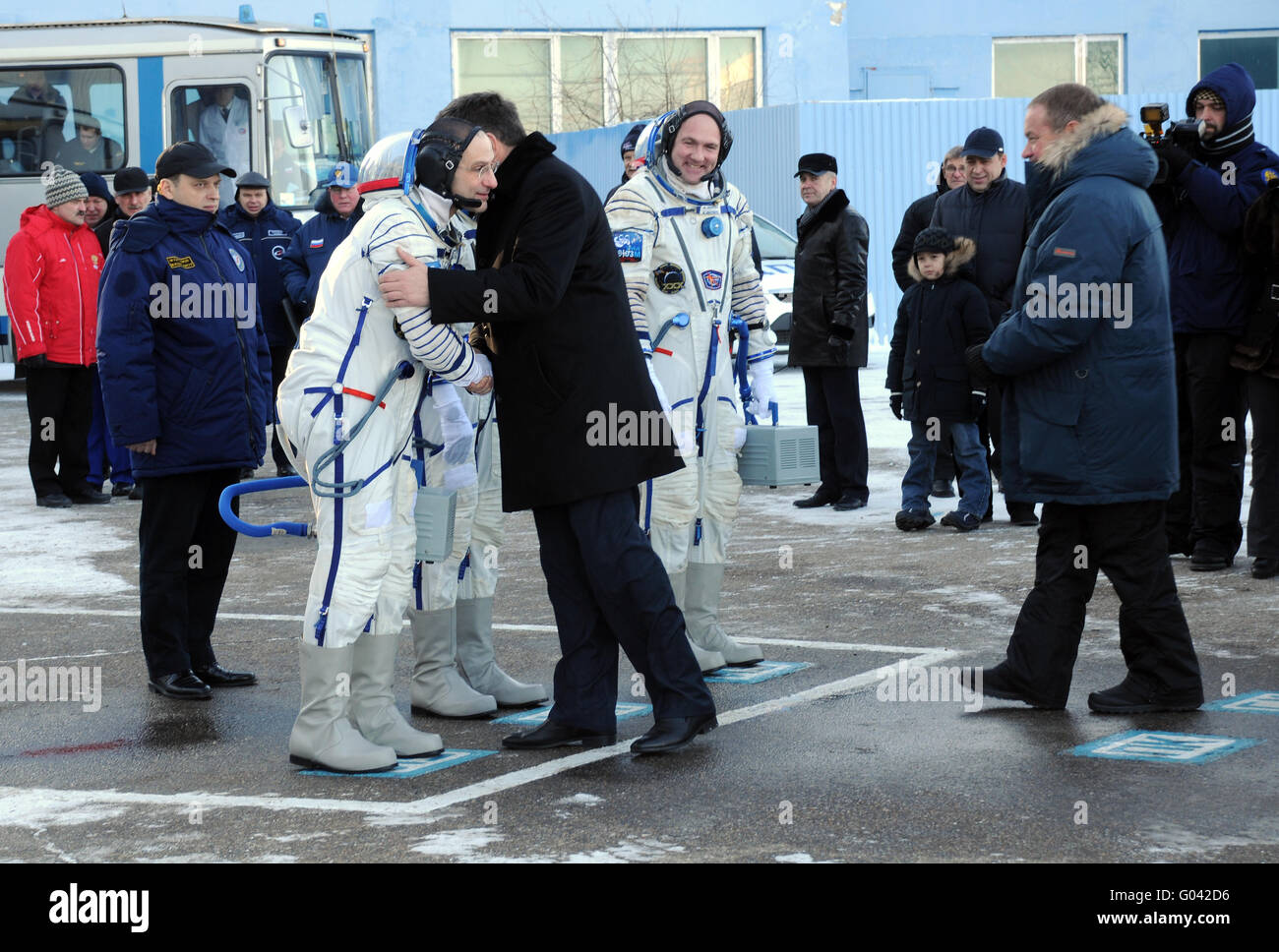 Abschied Hug vor dem Start Stockfoto