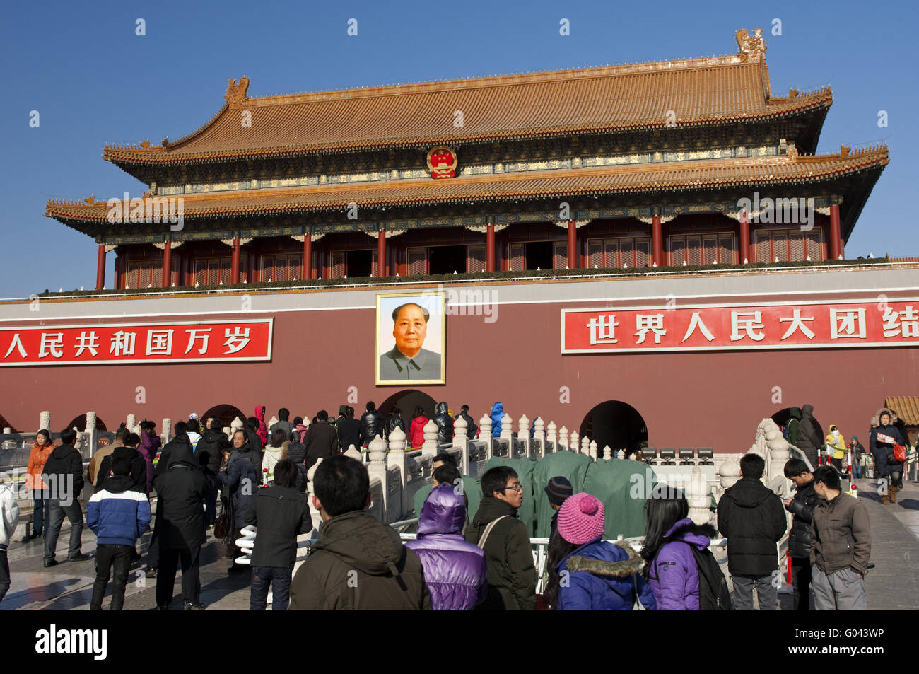 Masse der Touristen auf dem Tiananmen-Tor, Beijing Stockfoto
