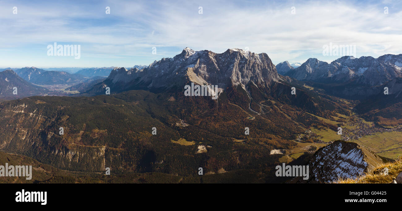 Westliche Sicht auf Zugspitze Stockfoto
