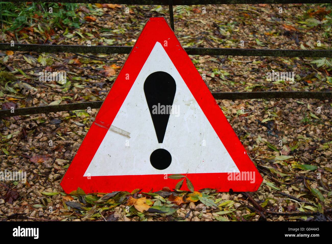 rote dreieckige Warnschild Stockfoto