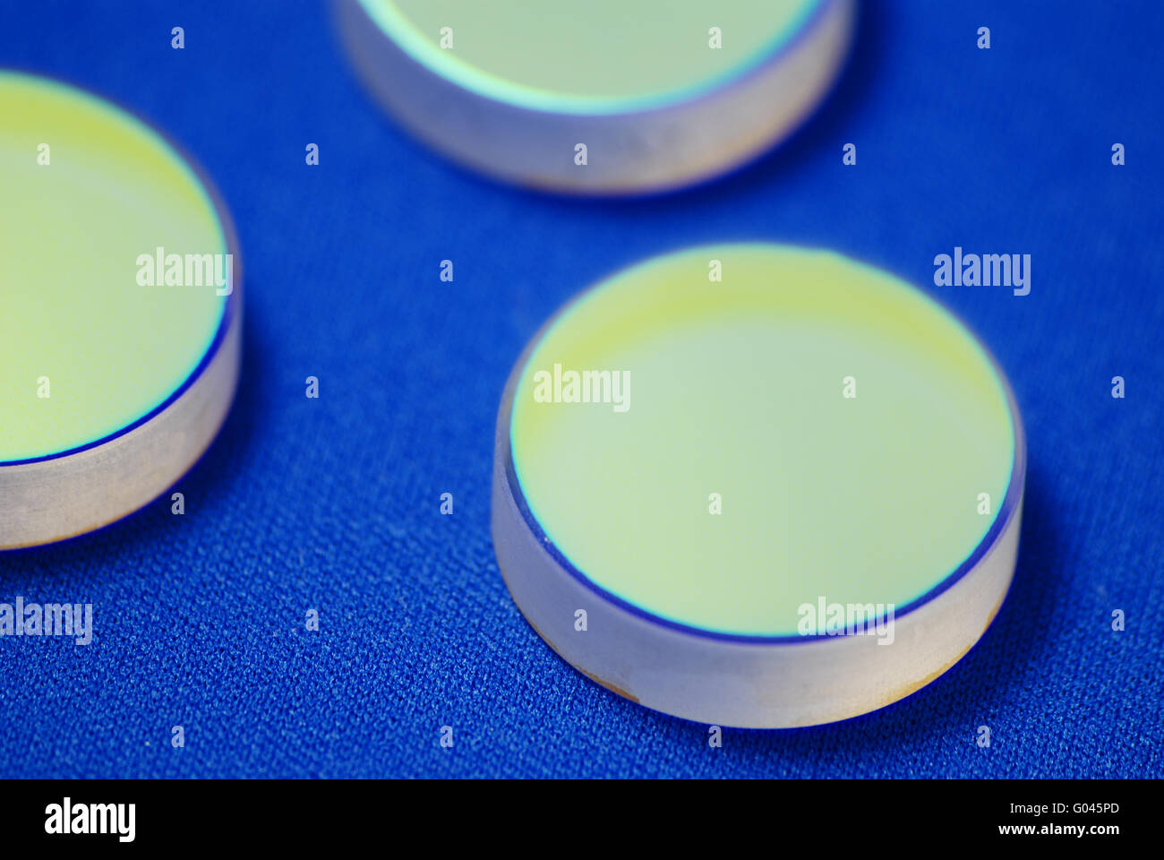 Laser-optische Komponenten auf blauen staatlich Stockfoto