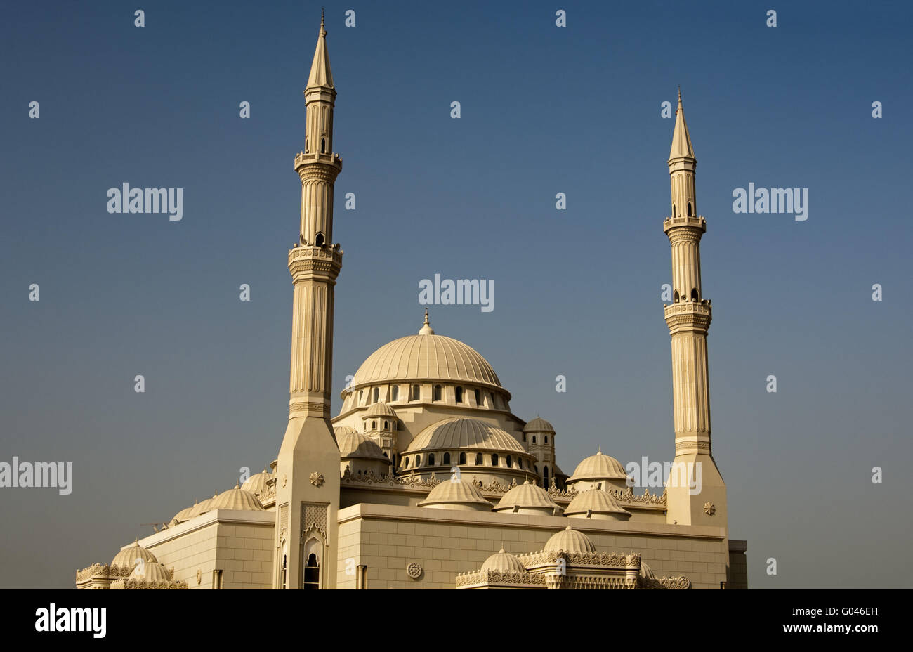 Minarette und die Kuppel der Al Majaz Mosque, Sharjah Stockfoto
