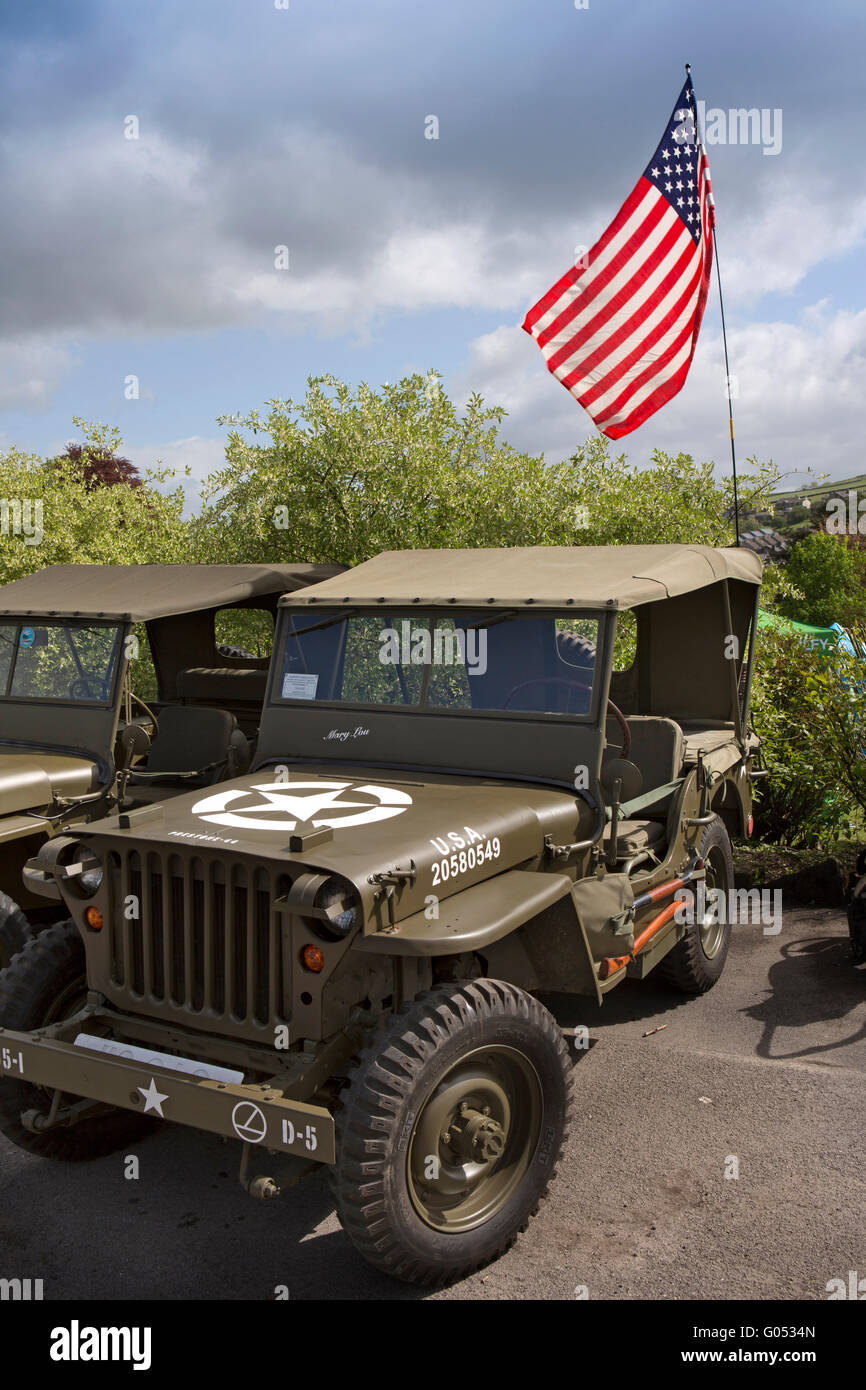 Großbritannien, England, Yorkshire, Haworth 40er Jahre Wochenende, amerikanische Militärjeep angezeigt im park Stockfoto