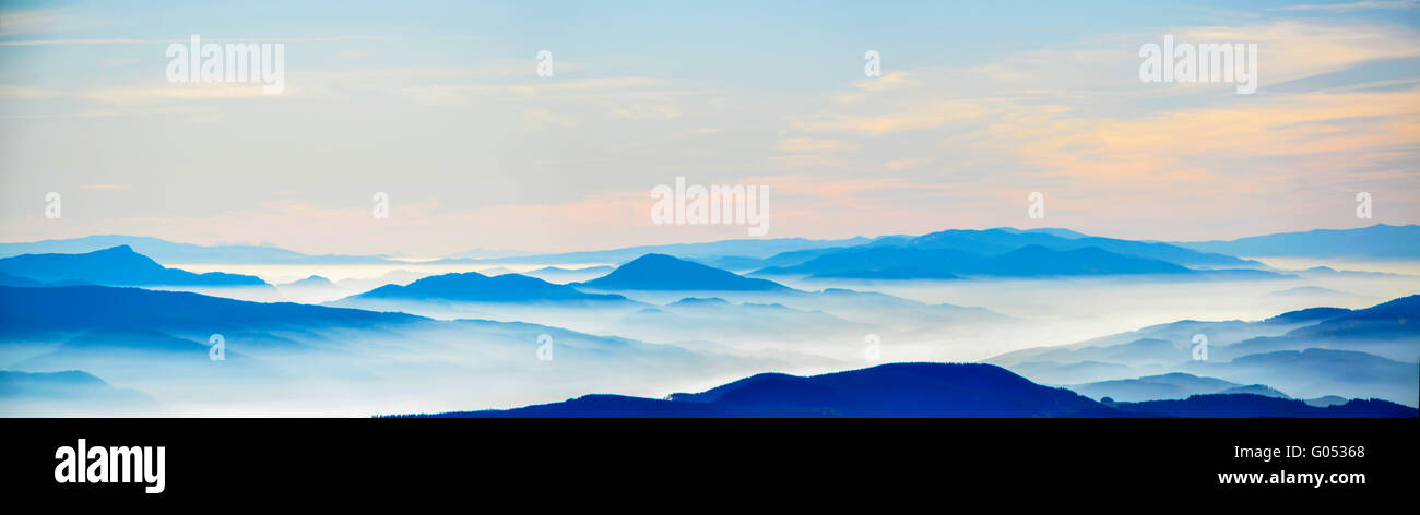 Silhouette der Berge Stockfoto