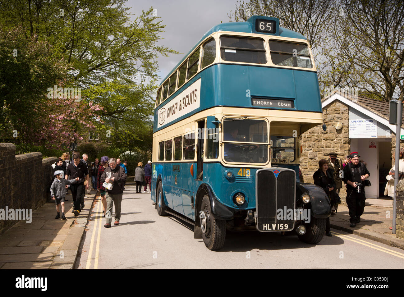 Großbritannien, England, Yorkshire, Haworth 40er Jahre Wochenende, Vintage Bradford City Transport AEC-Doppeldecker-bus Stockfoto