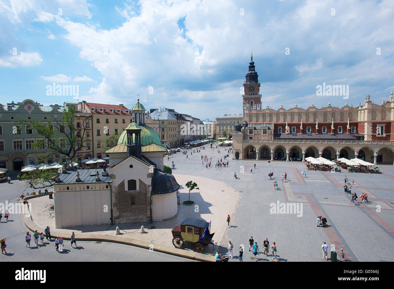 Marktplatz mit den Tuchhallen in Krakau Stockfoto