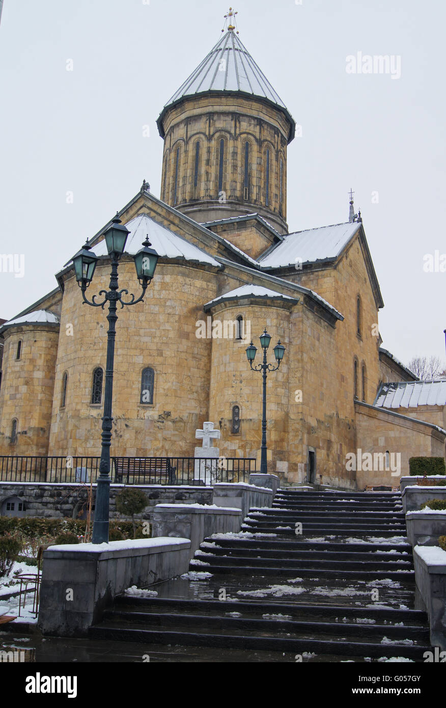 Kirchen und Kuppeln von Tiflis, Blick zum historischen Teil der Hauptstadt der Republik Georgien Stockfoto