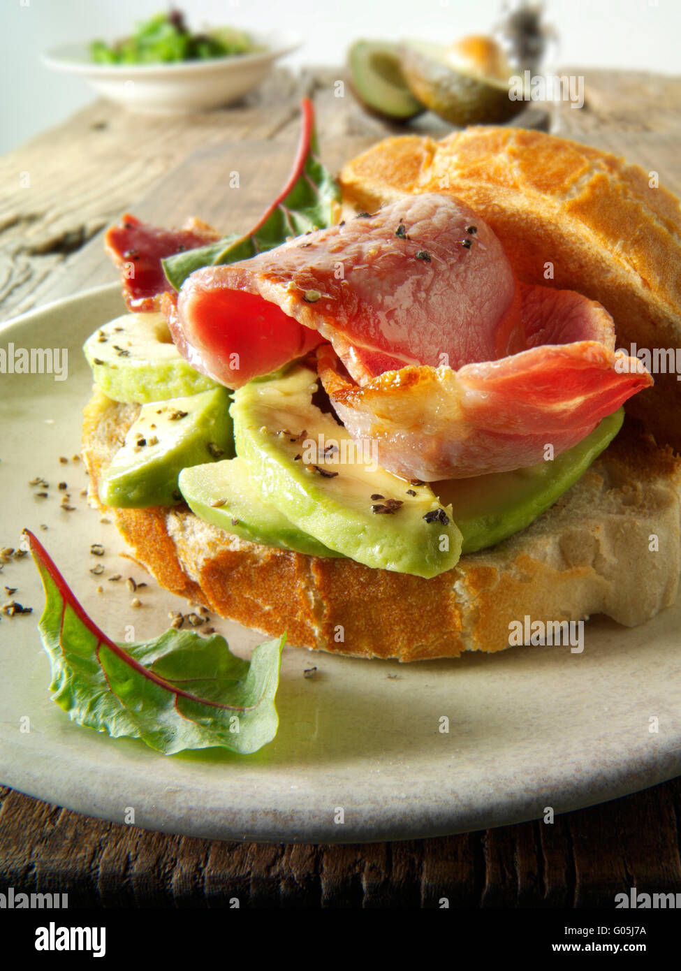 vorbereitete Speck und Avocado-sandwich Stockfoto