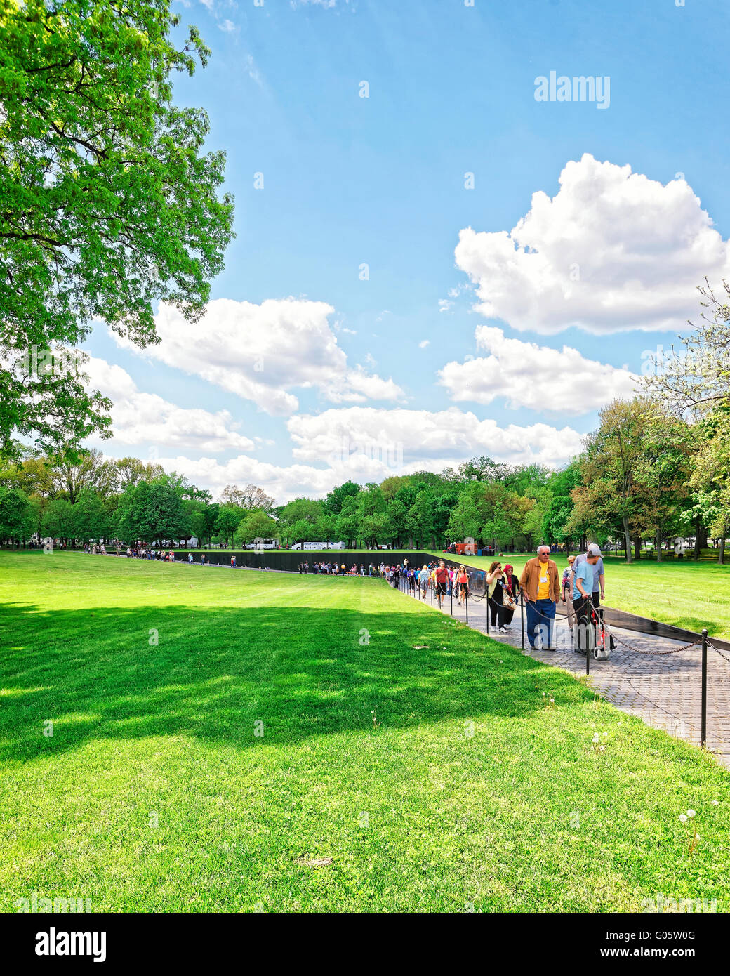 Washington DC, USA - 2. Mai 2015: Touristen und Kriegsveteranen und Hüter der Ehre Flug Non-Profit-Organisation Stockfoto