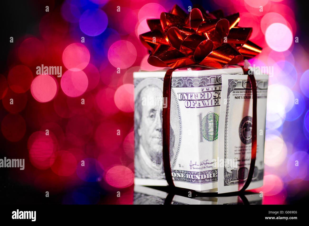 Geschenkbox aus US-Dollar Stockfoto Geschenkbox aus US-Dollar Stockfoto