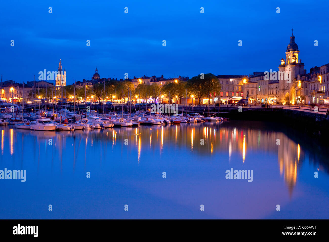 Hafen von La Rochelle, Frankreich in der Abenddämmerung Stockfoto