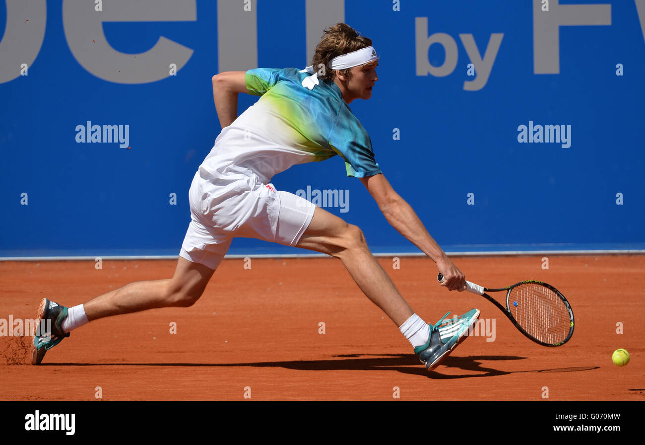 Alexander Zverev Deutschland spielt gegen Goffin von Belgien auf der ATP-Tennis-Turnier in München, 29. April 2016. Foto: ANGELIKA WARMUTH/dpa Stockfoto