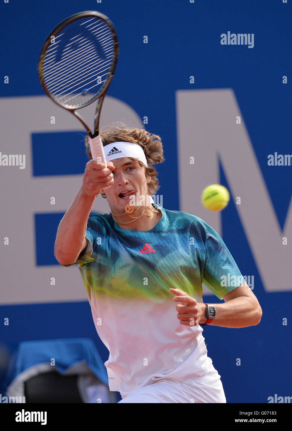 Alexander Zverev Deutschland spielt gegen Goffin von Belgien auf der ATP-Tennis-Turnier in München, 29. April 2016. Foto: ANGELIKA WARMUTH/dpa Stockfoto