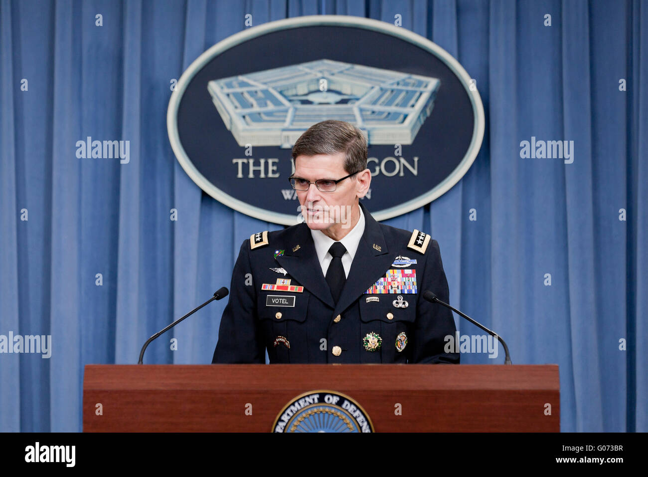 Washington, DC, USA. 29. April 2016. Armee-General Joseph L. Votel, Leiter des US Central Command, berichtet, dass das Verteidigungsministerium nahm disziplinarische Maßnahmen gegen 16 seiner Service-Mitglieder über einen tödlichen Luftangriff auf ein Krankenhaus in Kunduz, Afghanistan im Jahr 2015, sondern, dass die Katastrophe nicht zu "Kriegsverbrechen", wegen des Mangels an Absicht. Bildnachweis: B Christopher/Alamy Live-Nachrichten Stockfoto