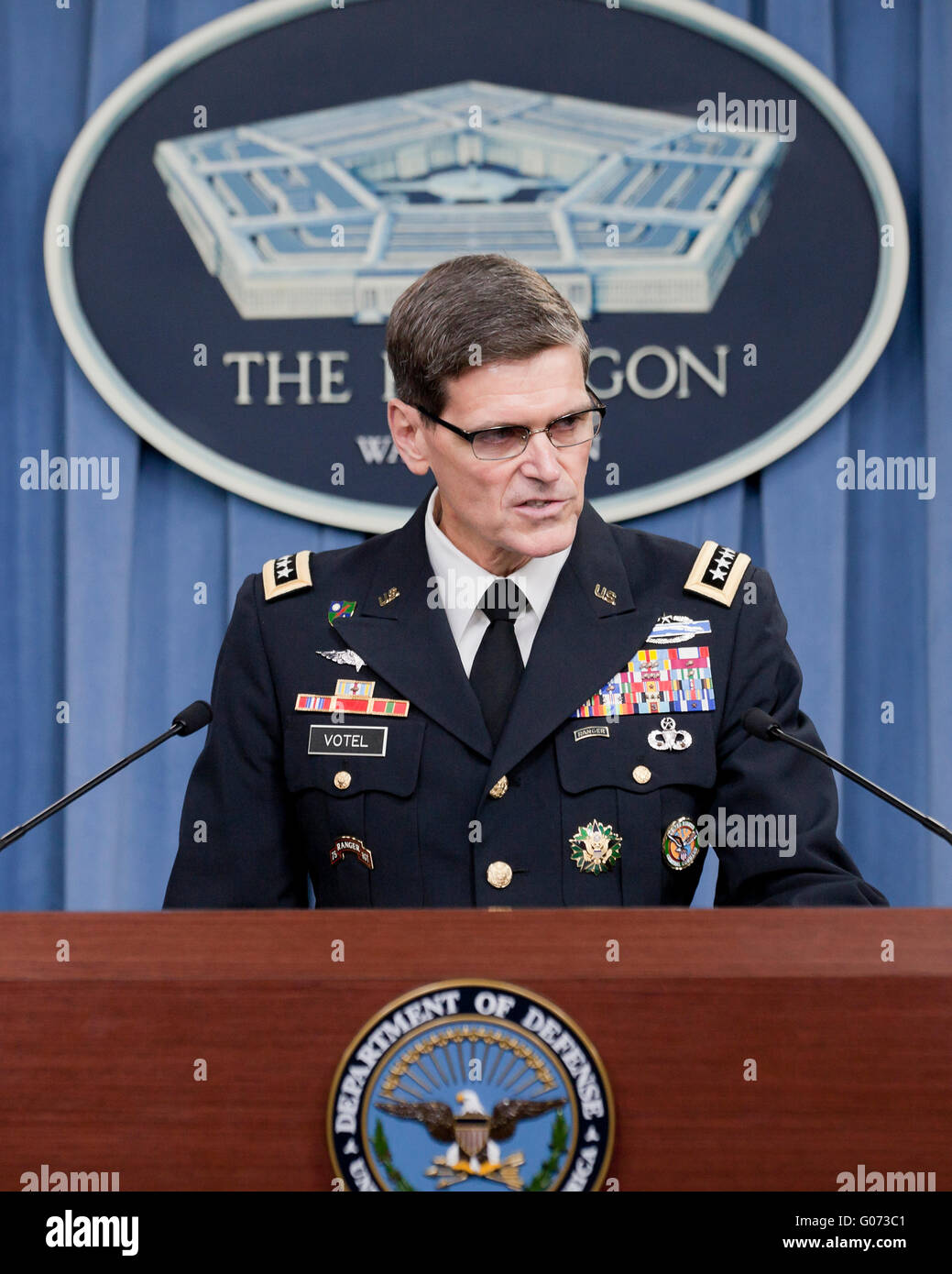 Washington, DC, USA. 29. April 2016. Armee-General Joseph L. Votel, Leiter des US Central Command, berichtet, dass das Verteidigungsministerium nahm disziplinarische Maßnahmen gegen 16 seiner Service-Mitglieder über einen tödlichen Luftangriff auf ein Krankenhaus in Kunduz, Afghanistan im Jahr 2015, sondern, dass die Katastrophe nicht zu "Kriegsverbrechen", wegen des Mangels an Absicht. Bildnachweis: B Christopher/Alamy Live-Nachrichten Stockfoto